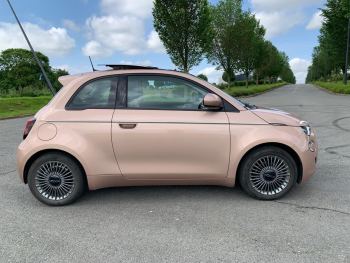 Photo 4 de l'offre FIAT 500 500 e 118 ch Icône à 18990 € chez Fiat, Suzuki