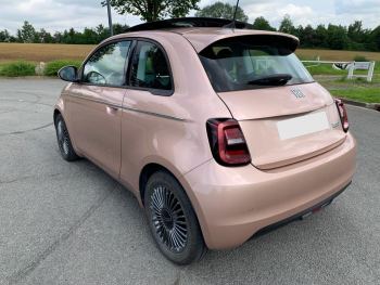 Photo 7 de l'offre FIAT 500 500 e 118 ch Icône à 18990 € chez Fiat, Suzuki