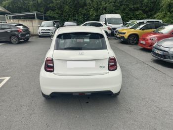 Photo 5 de l'offre FIAT 500 500 e 118 ch Icône à 19990 € chez Fiat, Suzuki