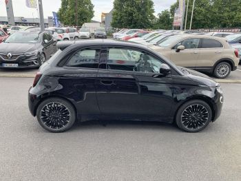 Photo 4 de l'offre FIAT 500 500 e 118 ch Icône Plus à 22290 € chez Fiat, Suzuki