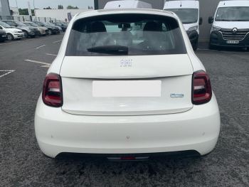 Photo 5 de l'offre FIAT 500 500 e 118 ch Icône à 21690 € chez Fiat, Suzuki