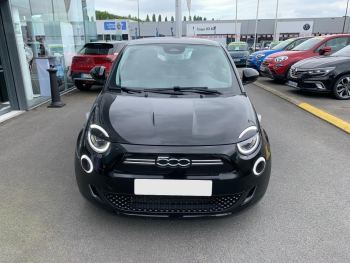 Photo 2 de l'offre FIAT 500 500 e 118 ch Icône Plus à 22290 € chez Fiat, Suzuki