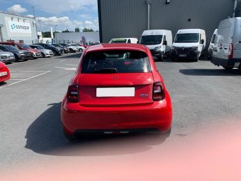 Photo 5 de l'offre FIAT 500 500 e 95 ch (RED) à 18990 € chez Fiat, Suzuki