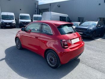 Photo 7 de l'offre FIAT 500 500 e 95 ch (RED) à 18990 € chez Fiat, Suzuki