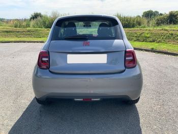 Photo 5 de l'offre FIAT 500 500 e 95 ch (RED) à 18990 € chez Fiat, Suzuki