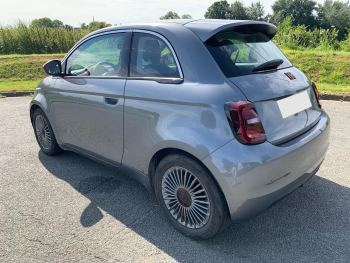 Photo 7 de l'offre FIAT 500 500 e 95 ch (RED) à 18990 € chez Fiat, Suzuki