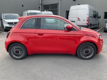 Photo 4 de l'offre FIAT 500 500 e 95 ch (RED) à 19490 € chez Fiat, Suzuki