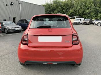 Photo 5 de l'offre FIAT 500 500 e 95 ch (RED) à 19490 € chez Fiat, Suzuki