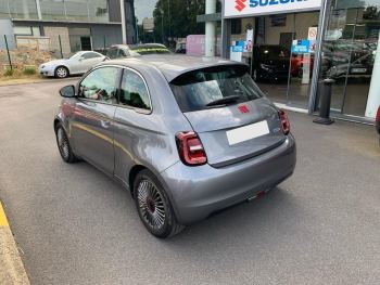 Photo 7 de l'offre FIAT 500 500 e 95 ch (RED) à 18390 € chez Fiat, Suzuki