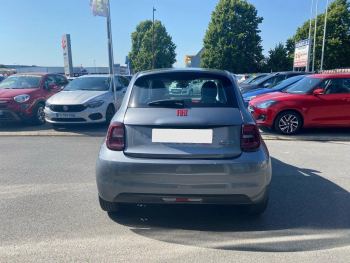 Photo 5 de l'offre FIAT 500 500 e 95 ch (RED) à 16990 € chez Fiat, Suzuki