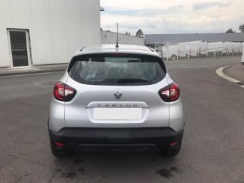 Photo 5 de l'offre RENAULT Captur TCe 90 Energy Zen à 13490 € chez Fiat, Alfa Romeo Jeep