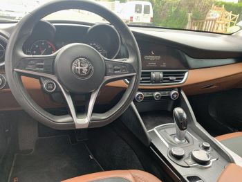 Photo 8 de l'offre ALFA ROMEO Giulia 2.2 180 ch AT8 Super à 21990 € chez Fiat, Alfa Romeo Jeep