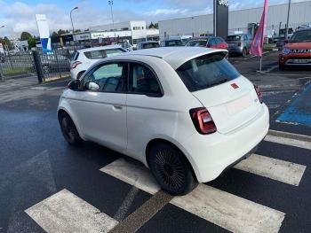 Photo 7 de l'offre FIAT 500 500 e 95 ch (RED) à 17990 € chez Fiat, Suzuki