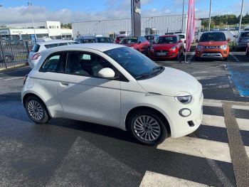 Photo 3 de l'offre FIAT 500 500 e 95 ch Nouvelle 500 à 16790 € chez Fiat, Suzuki