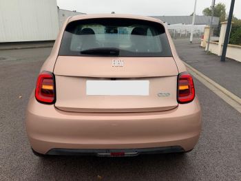 Photo 5 de l'offre FIAT 500 500 e 118 ch Icône à 18990 € chez Fiat, Alfa Romeo Jeep