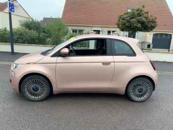 Photo 12 de l'offre FIAT 500 500 e 118 ch Icône à 18990 € chez Fiat, Alfa Romeo Jeep