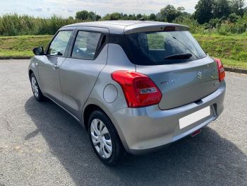 Photo 7 de l'offre SUZUKI Swift 1.2 Dualjet Hybrid Avantage à 12990 € chez Fiat, Suzuki