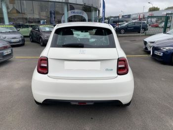 Photo 5 de l'offre FIAT 500 500 e 118 ch Icône à 17990 € chez Fiat, Suzuki