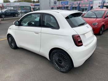 Photo 7 de l'offre FIAT 500 500 e 118 ch Icône à 17990 € chez Fiat, Suzuki