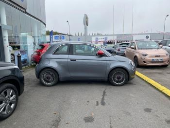 Photo 4 de l'offre FIAT 500 500 e 95 ch (RED) à 17990 € chez Fiat, Suzuki