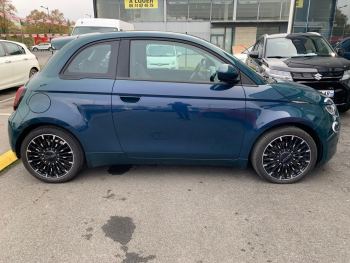 Photo 4 de l'offre FIAT 500 500 e 118 ch Icône à 19490 € chez Fiat, Suzuki