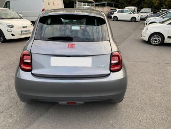 Photo 5 de l'offre FIAT 500 500 e 95 ch (RED) à 18490 € chez Fiat, Suzuki