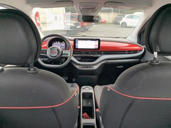 Photo 8 de l'offre FIAT 500 500 e 95 ch (RED) à 18490 € chez Fiat, Suzuki