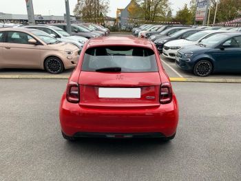 Photo 5 de l'offre FIAT 500 500 e 95 ch (RED) à 18490 € chez Fiat, Suzuki