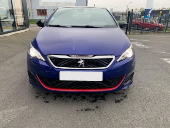 Photo 2 de l'offre PEUGEOT 308 1.6 THP 270ch S&S BVM6 GTi à 18490 € chez Fiat, Suzuki