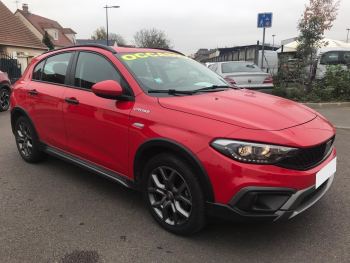 Photo 3 de l'offre FIAT Tipo Cross Tipo Cross 1.6 Multijet 130 ch S&S Plus à 16990 € chez Fiat, Alfa Romeo Jeep