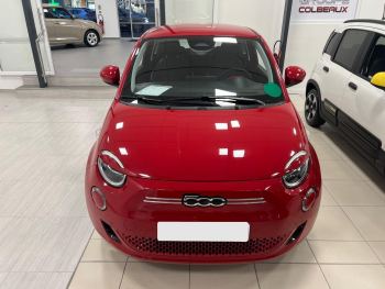 Photo 2 de l'offre FIAT 500 500 e 118 ch Nouvelle 500 à 29219 € chez Fiat, Alfa Romeo Jeep