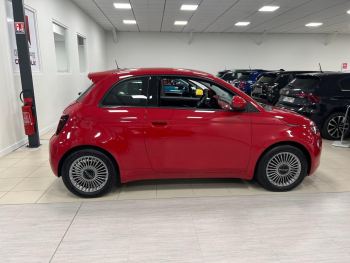 Photo 4 de l'offre FIAT 500 500 e 118 ch Nouvelle 500 à 29219 € chez Fiat, Alfa Romeo Jeep