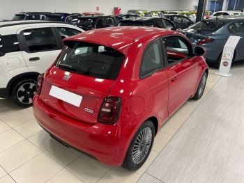 Photo 5 de l'offre FIAT 500 500 e 118 ch Nouvelle 500 à 29219 € chez Fiat, Alfa Romeo Jeep