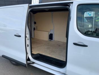 Photo 12 de l'offre FIAT Scudo Fg 1.5 MULTIJET 120 STANDARD PRO LOUNGE à 22990 € chez Fiat, Alfa Romeo Jeep