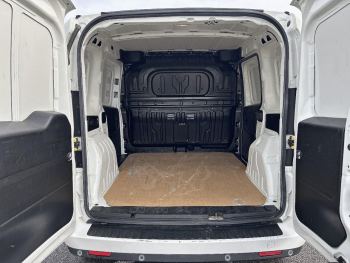 Photo 6 de l'offre FIAT Doblo Cargo FT 1.4 GNV T-JET 120 PRO LOUNGE à 14590 € chez Fiat, Alfa Romeo, Suzuki, Nissan