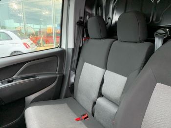 Photo 10 de l'offre FIAT Doblo Fg FT 1.6 MULTIJET 105 PRO LOUNGE à 11990 € chez Fiat, Alfa Romeo Jeep