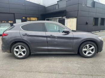 Photo 4 de l'offre ALFA ROMEO Stelvio 2.2 150 ch AT8 Super à 22990 € chez Fiat, Alfa Romeo Jeep