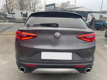 Photo 5 de l'offre ALFA ROMEO Stelvio 2.2 150 ch AT8 Super à 22990 € chez Fiat, Alfa Romeo Jeep