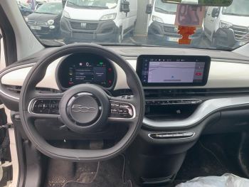 Photo 8 de l'offre FIAT 500 500 e 118 ch Icône à 17990 € chez Fiat, Suzuki